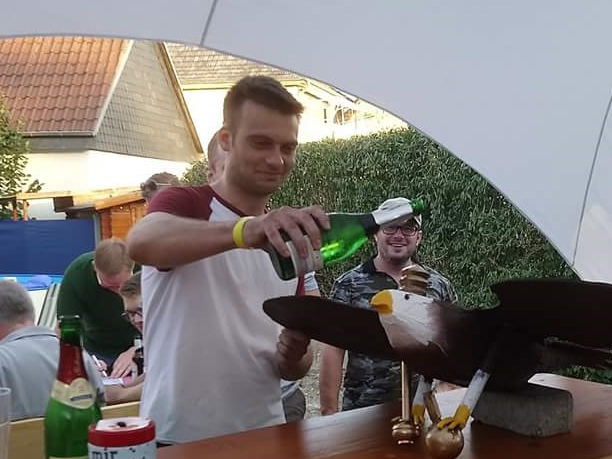 Jungschützenvogel auf